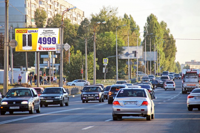 Призма 6x3,  Леся Сердюка ул. - Бучмы ул., 1-Б, в центр