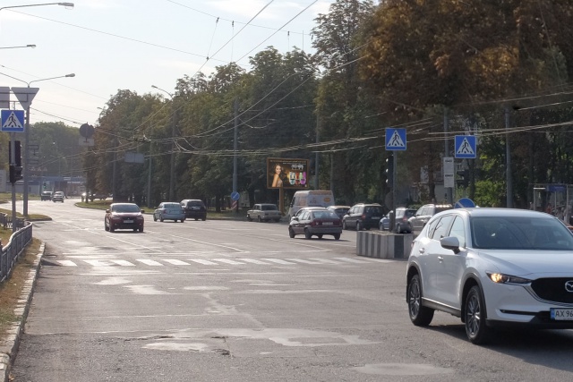 Скролл 3.1x2.2,  Деревянко ул., 4, VIP, в центр