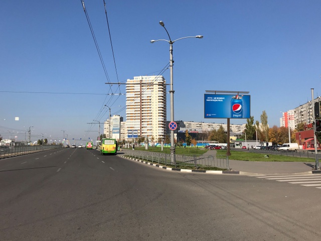 Призма 6x3,  Людвига Свободы пр-т (напротив д. № 62 по пр. Победы), VIP, из центра