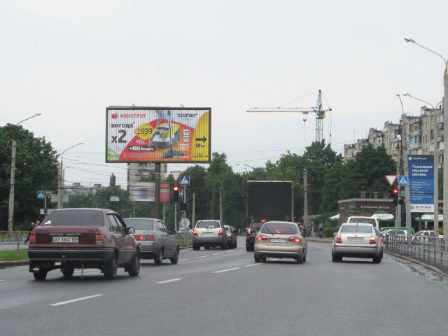 Призма 6x3,  Льва Ландау пр-т + Героев Сталинграда пр-т,136д, в центр