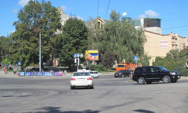 Скролл 3.1x2.2,  Клочковская ул., 3 - Соборный спуск, из центра