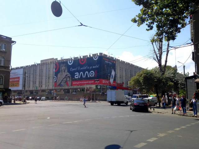 Брендмауер 43.5x13,  ТЦ Остров, ул. Новощепной Ряд, 2 (угол)*