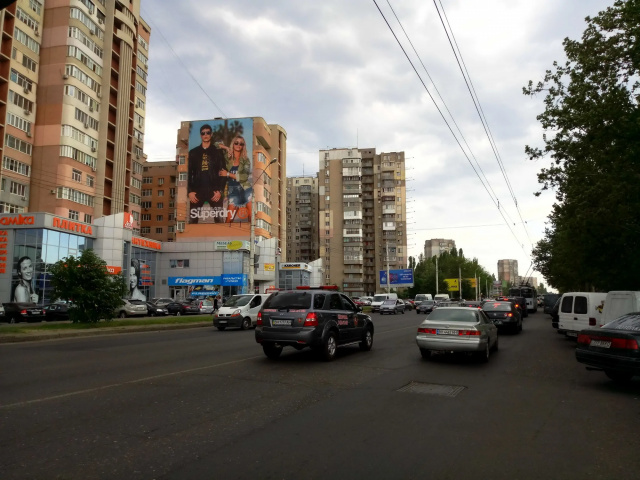 Брендмауер 13.2x20.8,  Небесной сотни (Маршала Жукова) просп., 3-А
