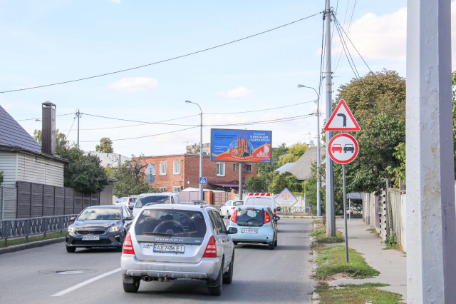 Призма 6x3,  Чкалова ул. - Лесопарковская ул., в центр