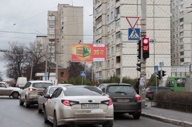 Призма 6x3,  Балакирева ул. - Деревянко ул., из центра