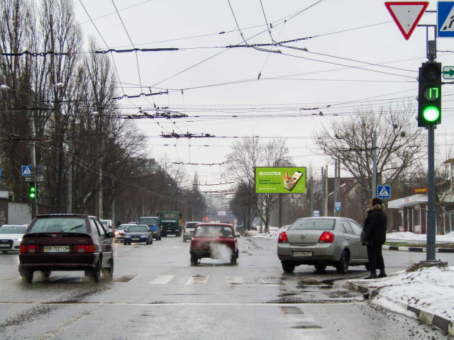 Призма 6x3,  Валентинівська вул.(навпроти б. № 31)